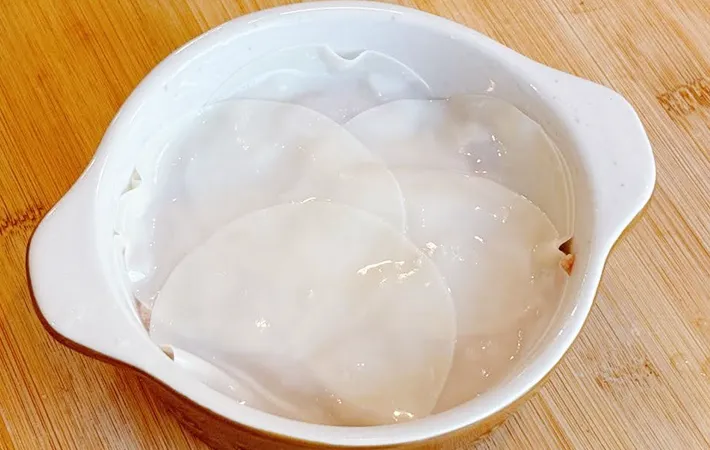 『グラタン皿で小籠包』を作る写真（撮影：キジカク）