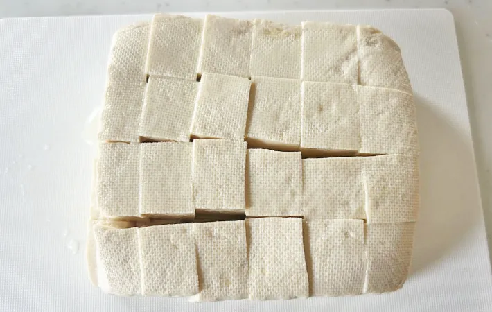 『ボウル1つで作れる麻婆豆腐』を作る写真（撮影：エニママ）