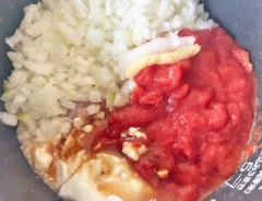 『炊飯器でバターチキンカレー』を作る写真（撮影：エニママ）