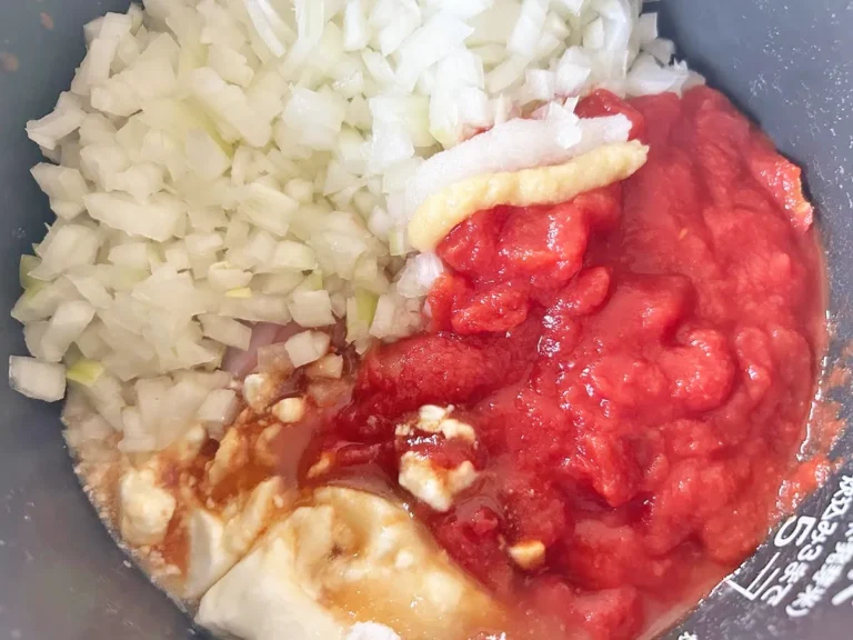 『炊飯器でバターチキンカレー』を作る写真(撮影:エニママ)