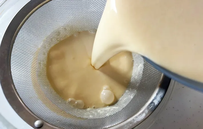 『炊飯器でプリン』を作る写真（撮影：エニママ）