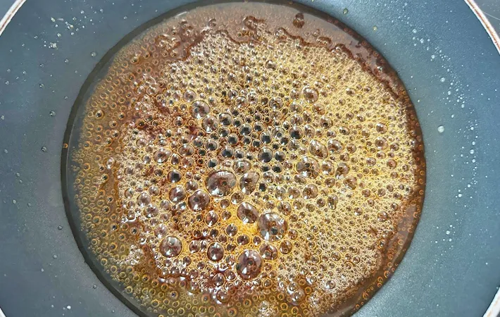 『炊飯器でプリン』を作る写真（撮影：エニママ）