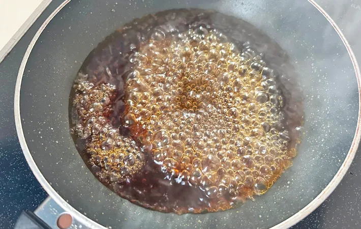 『炊飯器でプリン』を作る写真（撮影：エニママ）