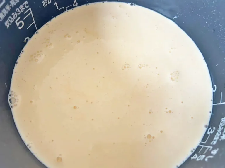 『炊飯器でプリン』を作る写真(撮影:エニママ)