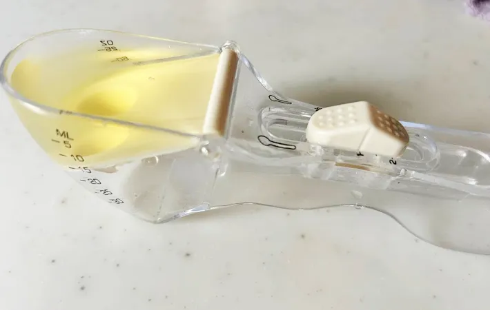 『黄金のTKGバタコ』を作る写真（撮影：エニママ）