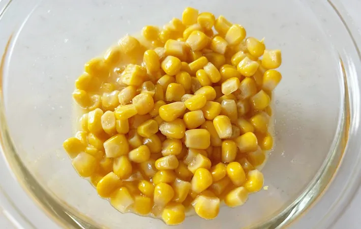 『黄金のTKGバタコ』を作る写真（撮影：エニママ）