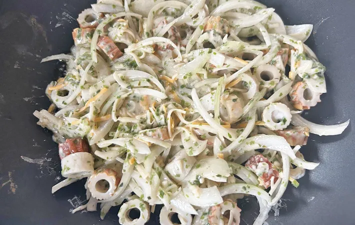 『ちくわのチヂミ』を作る写真（撮影：エニママ）