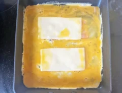 『ベーコンエッグ風玉子焼き』を作る写真（撮影：エニママ）