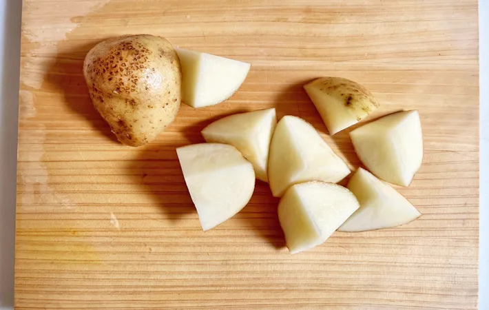 『ほくほくコンソメポテトサラダ』を作る写真（撮影：エニママ）