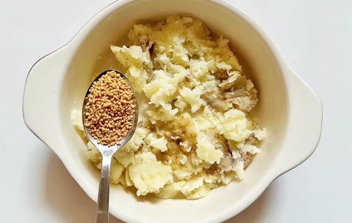 『ほくほくコンソメポテトサラダ』を作る写真（撮影：エニママ）