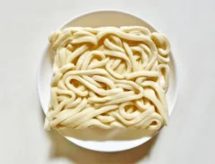 『レンチンカルボナーラ』を作る写真（撮影：エニママ）