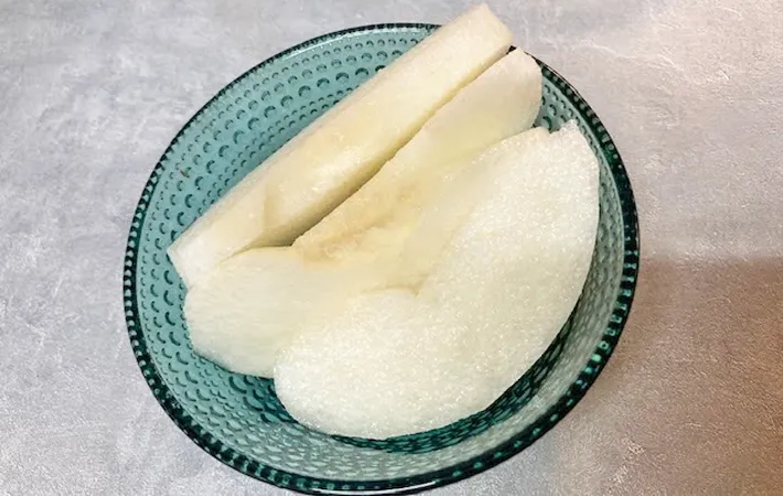 皮を剥いた梨の写真（撮影：エニママ）