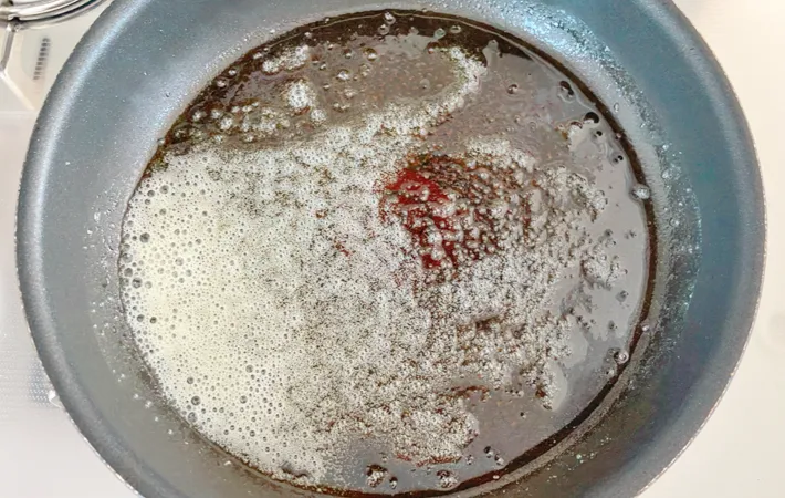 『サイコロおさつ』を作る写真（撮影：エニママ）