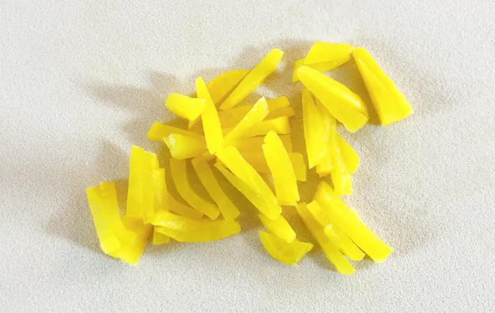 『おかかとたくあんのおにぎり』を作る写真（撮影：エニママ）