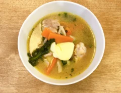 『きのこと鶏の味噌バター絶品汁』の完成写真（撮影：エニママ）