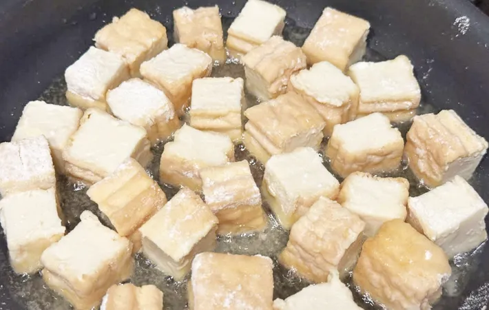 『のり塩コロコロ絹厚揚げ』を作る写真（撮影：エニママ）