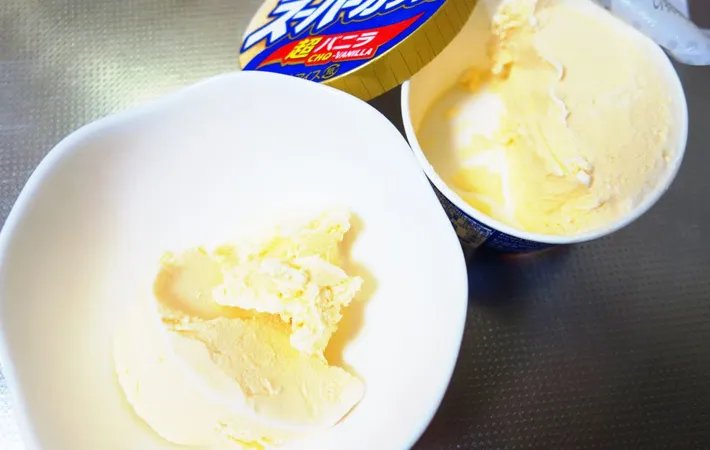 『簡単　柿プリン』を作る写真（撮影：エニママ）