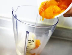 『簡単　柿プリン』を作る写真（撮影：エニママ）