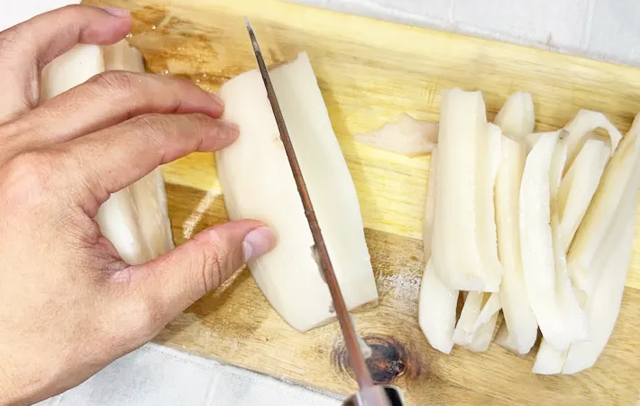 『フライドレンコン』を作る写真（撮影：キジカク）