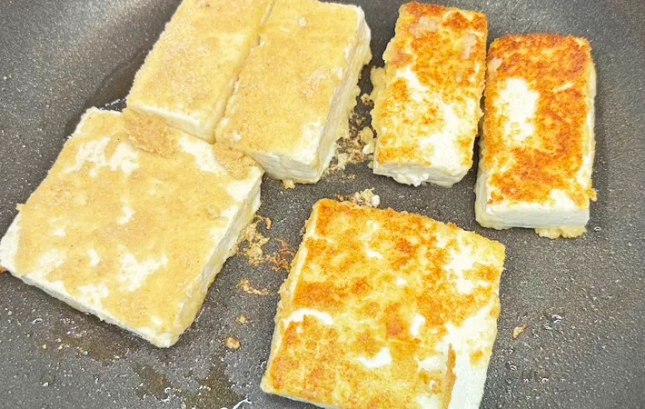 『とうふのから揚げ』を作る写真（撮影：キジカク）