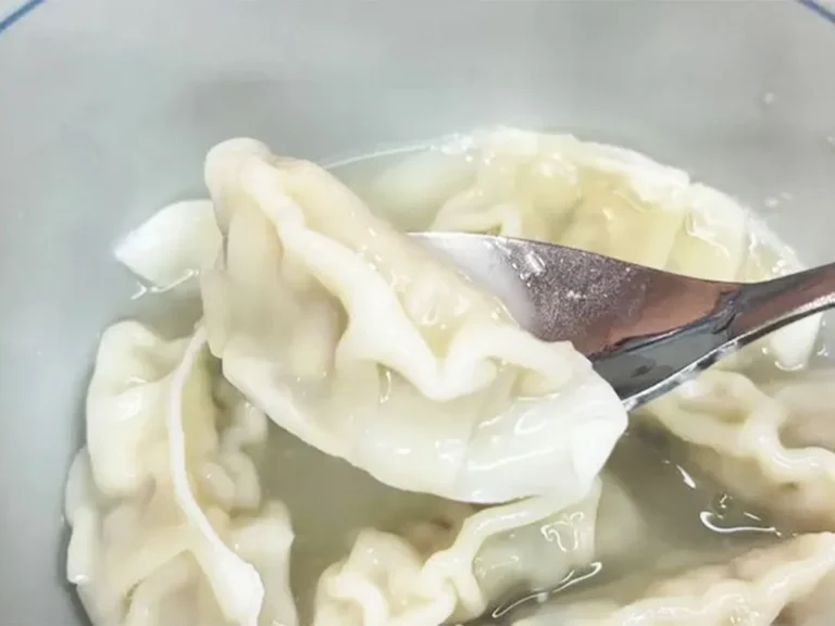 水餃子を作る写真（撮影：キジカク）