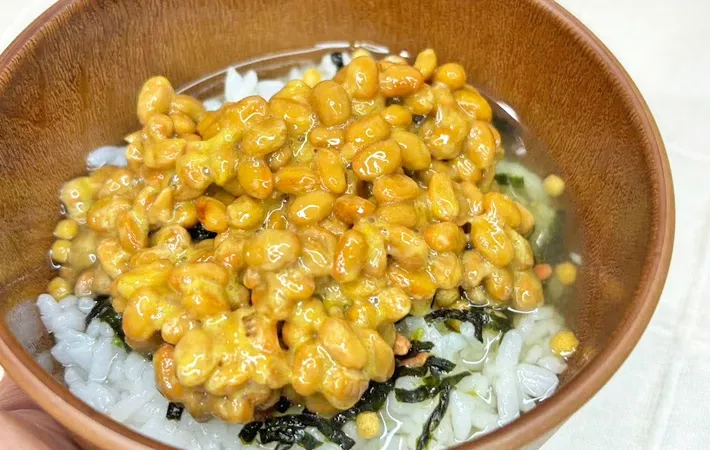 『納豆ご飯茶漬け』の完成写真（撮影：キジカク）