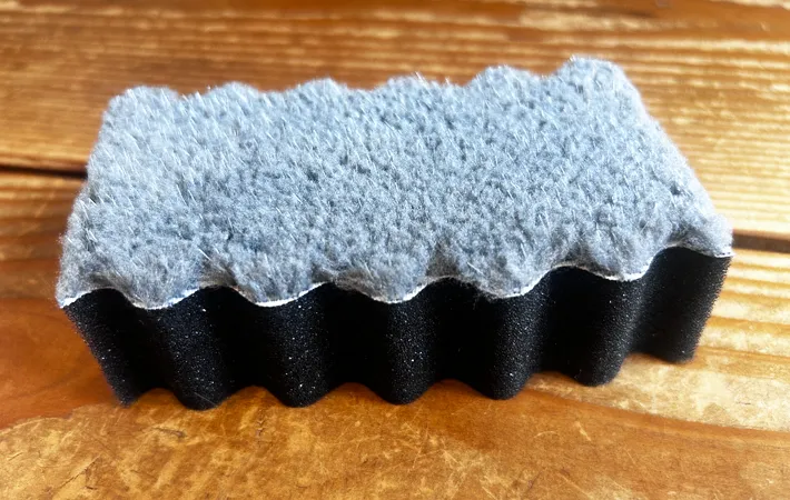 ダイソー『フィルター汚れスッキリスポンジ』の写真（撮影：エニママ）