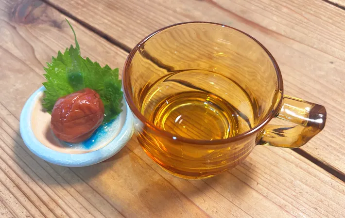『梅しそ紅茶』を作る写真（撮影：エニママ）