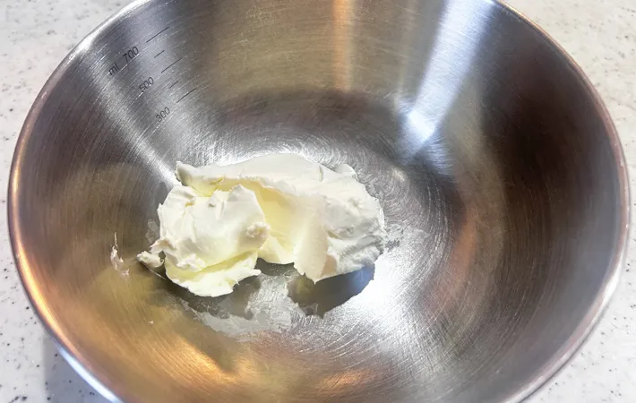 『焼き芋デリ風サラダ』を作る写真（撮影：エニママ）