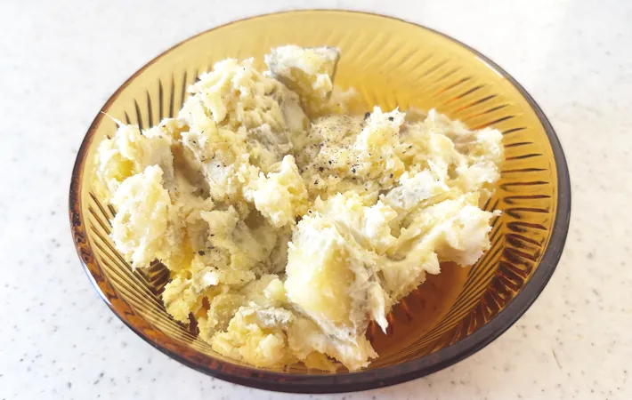 『焼き芋デリ風サラダ』の完成写真（撮影：エニママ）