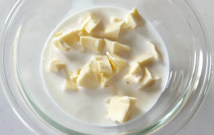 『材料2つでクリームチーズ』を作る写真（撮影：エニママ）