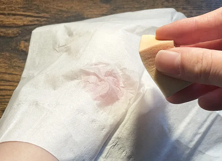 ティッシュとスポンジの写真（撮影：grape編集部）