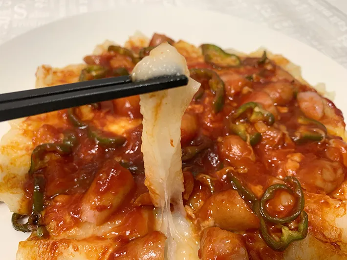 『もちピザ』の写真（撮影：grape編集部）