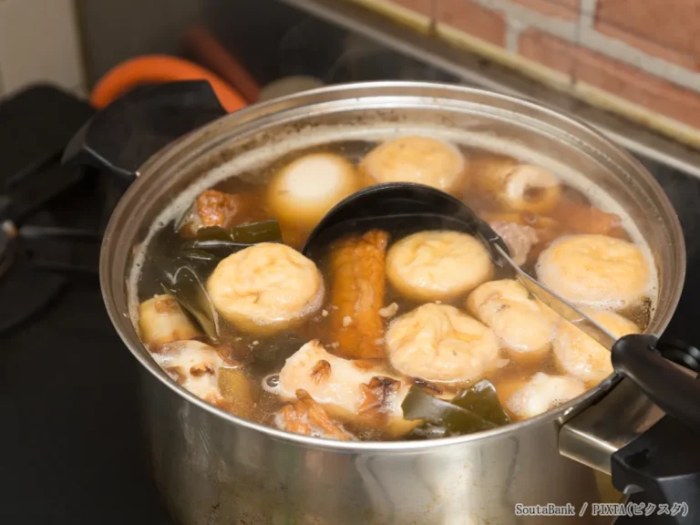 おでんを鍋で煮ている写真