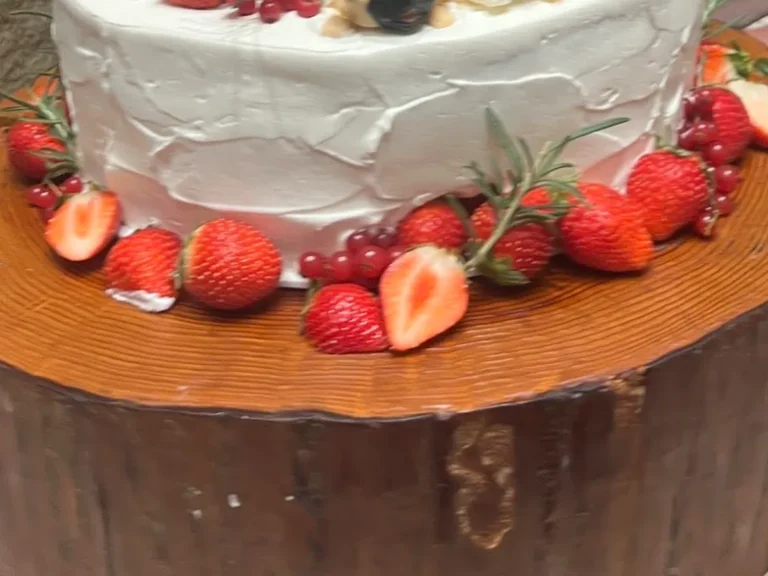 ウェディングケーキの写真