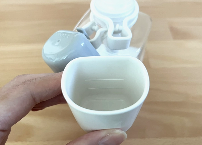 マウスウォッシュコップをつけたボトルの写真（撮影：grape編集部）