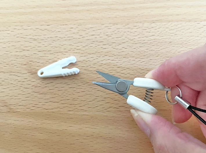 『超ミニ携帯ハサミ』の写真（撮影：grape編集部）