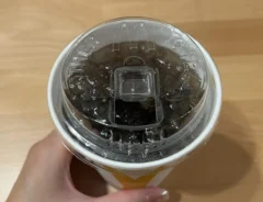 マクドナルドのドリンクの写真（撮影：grape編集部）