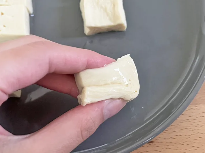 解凍した絹豆腐の写真（撮影：grape編集部）