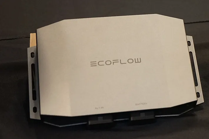 『Alternator Charger 600』の写真（撮影：grape編集部）