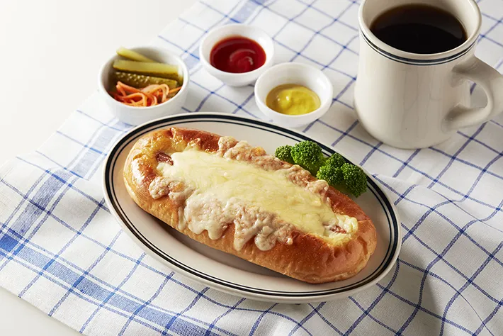 『まるごとソーセージのチーズドッグ』の写真