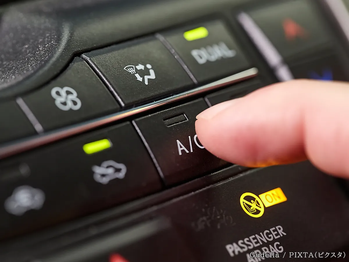 『A/C』ボタンを押している写真