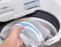 洗濯機と洗濯ネットの写真