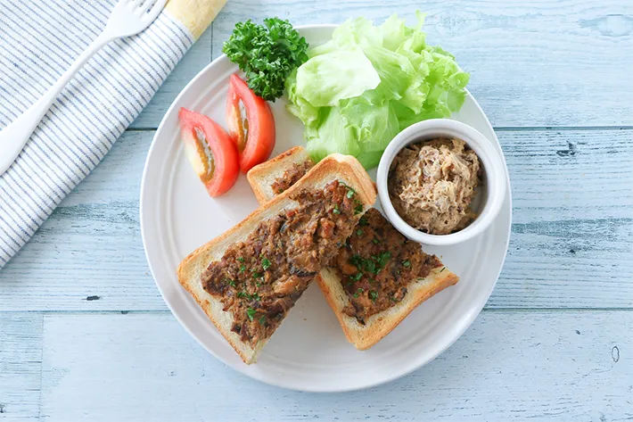 『さばみそ煮のペーストトースト』の写真