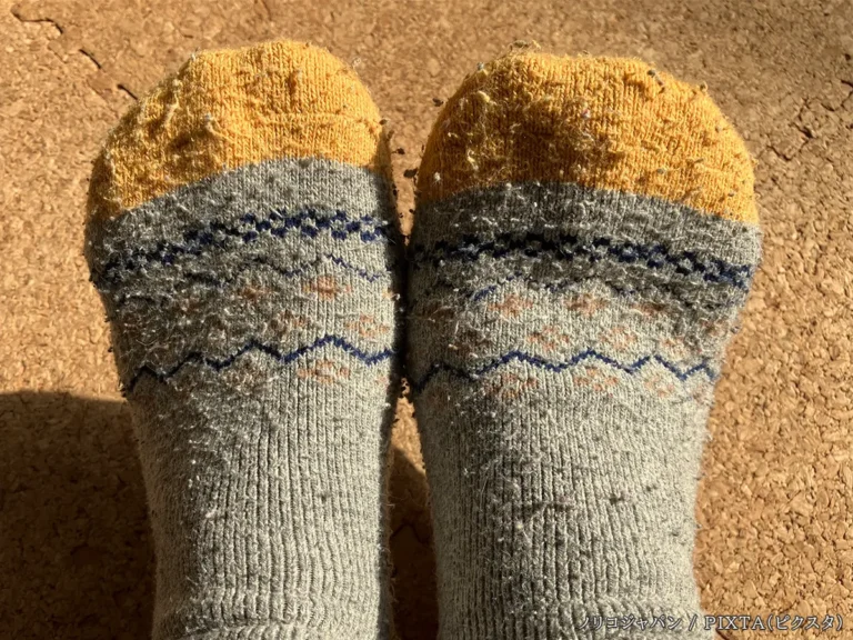 毛玉のついた靴下の写真