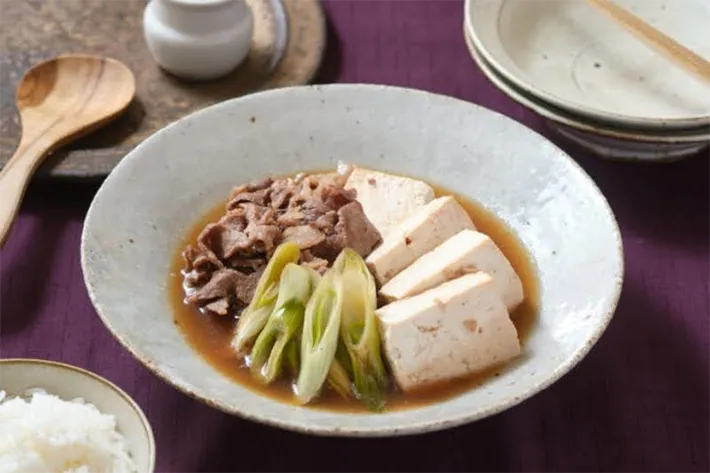 『レンジで作る肉豆腐』の写真