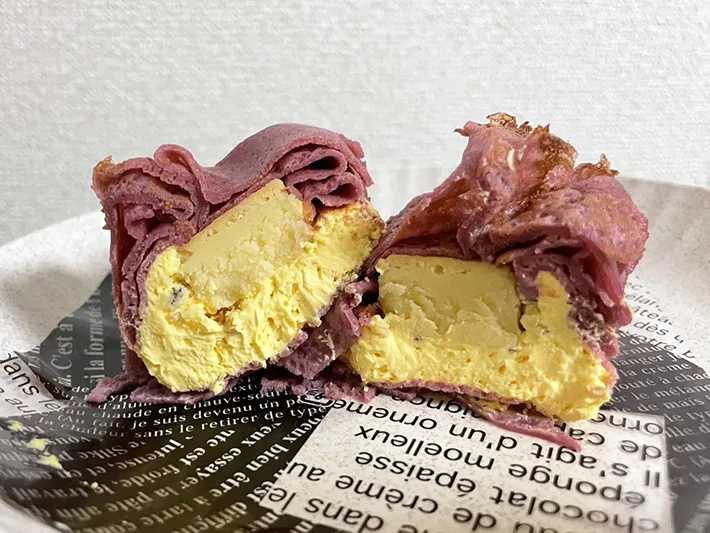 カットした『おいものクレープ』の断面写真（撮影：grape編集部）