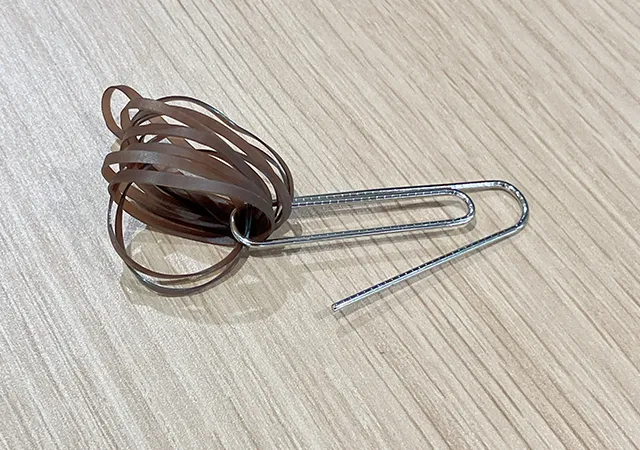 ゴムとクリップ（撮影：grape編集部）