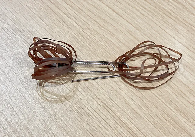 ゴムとクリップ（撮影：grape編集部）