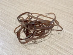 ゴム（撮影：grape編集部）